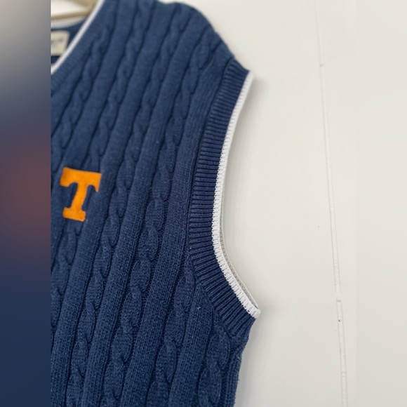 Tennessee VOLS Blue Cable Knit V-Neck Sweater Vest with Orange 'T' Size XL - Picture 3 of 12